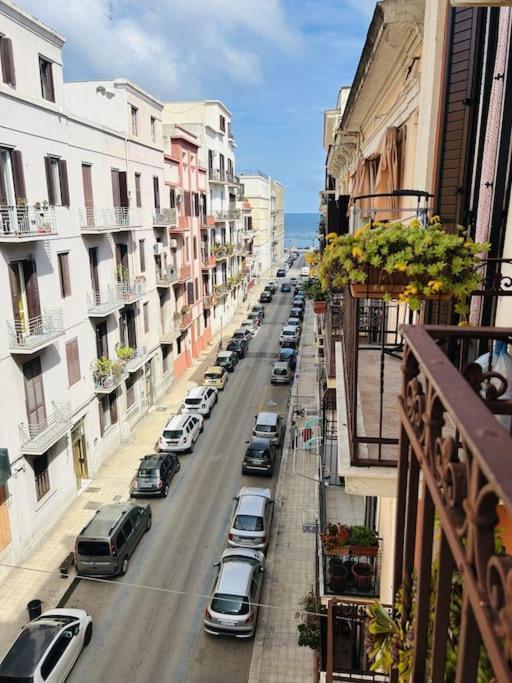 Trilocale Centrale Vista Mare - Mira'S Home Bari Dış mekan fotoğraf