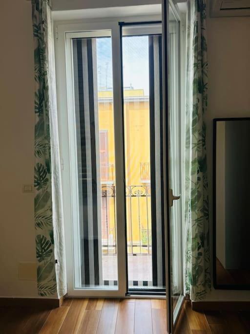 Trilocale Centrale Vista Mare - Mira'S Home Bari Dış mekan fotoğraf